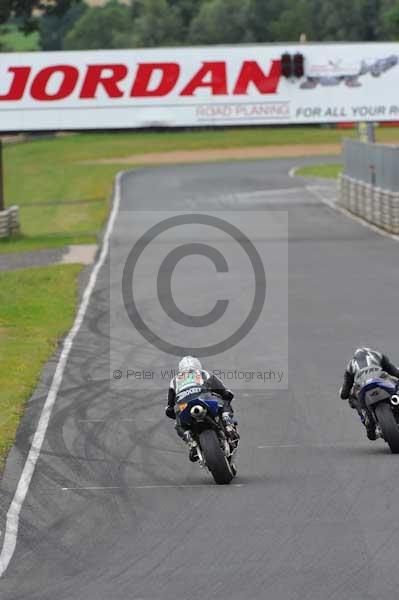 Mallory park Leicestershire;Mallory park photographs;Motorcycle action photographs;event digital images;eventdigitalimages;mallory park;no limits trackday;peter wileman photography;trackday;trackday digital images;trackday photos