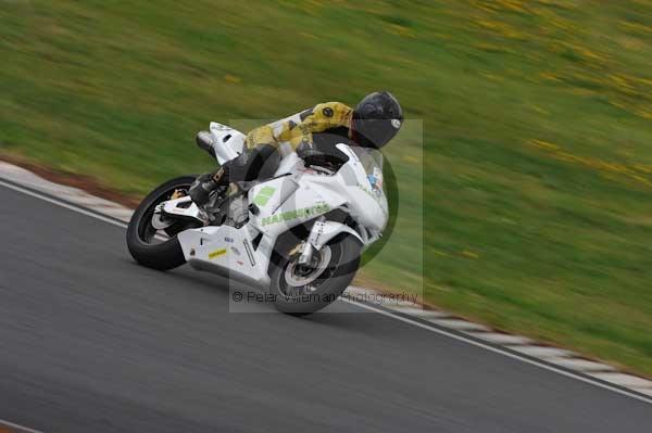 Mallory park Leicestershire;Mallory park photographs;Motorcycle action photographs;event digital images;eventdigitalimages;mallory park;no limits trackday;peter wileman photography;trackday;trackday digital images;trackday photos