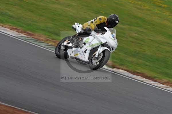 Mallory park Leicestershire;Mallory park photographs;Motorcycle action photographs;event digital images;eventdigitalimages;mallory park;no limits trackday;peter wileman photography;trackday;trackday digital images;trackday photos