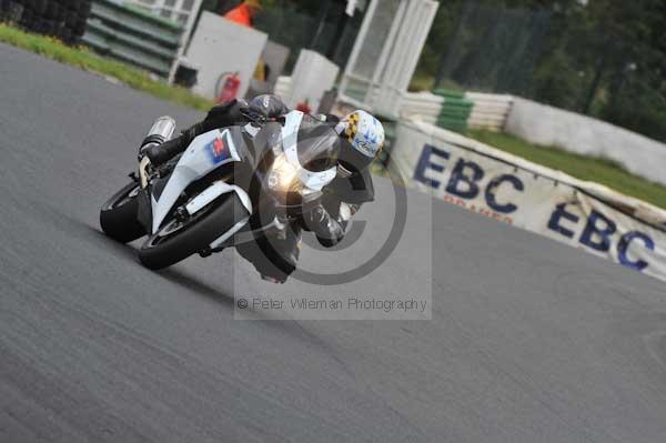 Mallory park Leicestershire;Mallory park photographs;Motorcycle action photographs;event digital images;eventdigitalimages;mallory park;no limits trackday;peter wileman photography;trackday;trackday digital images;trackday photos