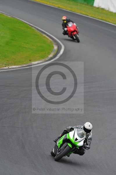 Mallory park Leicestershire;Mallory park photographs;Motorcycle action photographs;event digital images;eventdigitalimages;mallory park;no limits trackday;peter wileman photography;trackday;trackday digital images;trackday photos