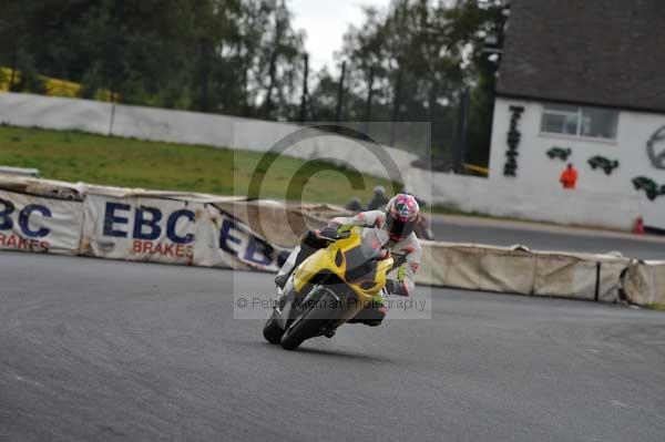 Mallory park Leicestershire;Mallory park photographs;Motorcycle action photographs;event digital images;eventdigitalimages;mallory park;no limits trackday;peter wileman photography;trackday;trackday digital images;trackday photos