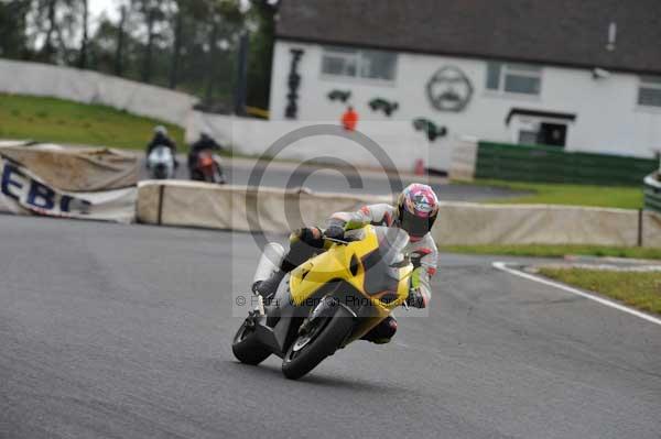 Mallory park Leicestershire;Mallory park photographs;Motorcycle action photographs;event digital images;eventdigitalimages;mallory park;no limits trackday;peter wileman photography;trackday;trackday digital images;trackday photos