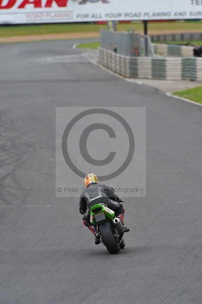 Mallory park Leicestershire;Mallory park photographs;Motorcycle action photographs;event digital images;eventdigitalimages;mallory park;no limits trackday;peter wileman photography;trackday;trackday digital images;trackday photos