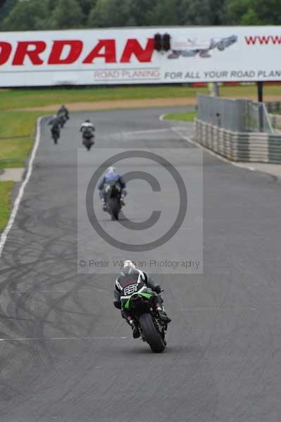 Mallory park Leicestershire;Mallory park photographs;Motorcycle action photographs;event digital images;eventdigitalimages;mallory park;no limits trackday;peter wileman photography;trackday;trackday digital images;trackday photos