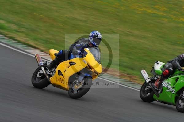 Mallory park Leicestershire;Mallory park photographs;Motorcycle action photographs;event digital images;eventdigitalimages;mallory park;no limits trackday;peter wileman photography;trackday;trackday digital images;trackday photos