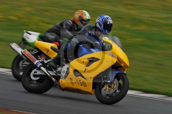 Mallory park Leicestershire;Mallory park photographs;Motorcycle action photographs;event digital images;eventdigitalimages;mallory park;no limits trackday;peter wileman photography;trackday;trackday digital images;trackday photos