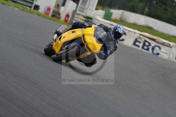 Mallory park Leicestershire;Mallory park photographs;Motorcycle action photographs;event digital images;eventdigitalimages;mallory park;no limits trackday;peter wileman photography;trackday;trackday digital images;trackday photos