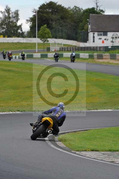 Mallory park Leicestershire;Mallory park photographs;Motorcycle action photographs;event digital images;eventdigitalimages;mallory park;no limits trackday;peter wileman photography;trackday;trackday digital images;trackday photos