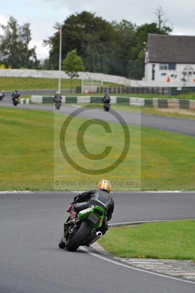 Mallory park Leicestershire;Mallory park photographs;Motorcycle action photographs;event digital images;eventdigitalimages;mallory park;no limits trackday;peter wileman photography;trackday;trackday digital images;trackday photos