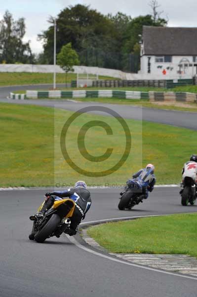 Mallory park Leicestershire;Mallory park photographs;Motorcycle action photographs;event digital images;eventdigitalimages;mallory park;no limits trackday;peter wileman photography;trackday;trackday digital images;trackday photos