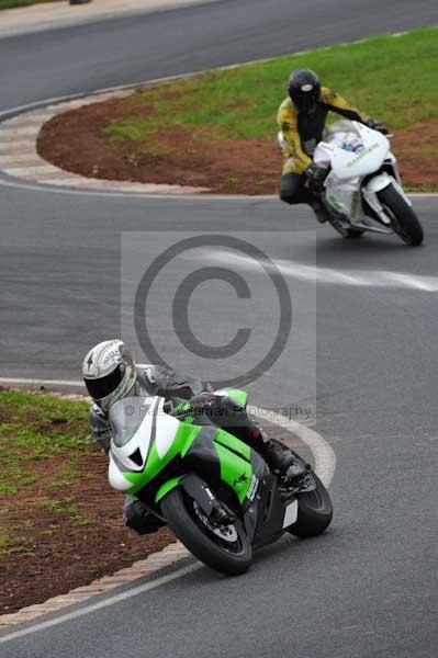 Mallory park Leicestershire;Mallory park photographs;Motorcycle action photographs;event digital images;eventdigitalimages;mallory park;no limits trackday;peter wileman photography;trackday;trackday digital images;trackday photos