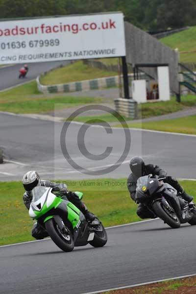 Mallory park Leicestershire;Mallory park photographs;Motorcycle action photographs;event digital images;eventdigitalimages;mallory park;no limits trackday;peter wileman photography;trackday;trackday digital images;trackday photos