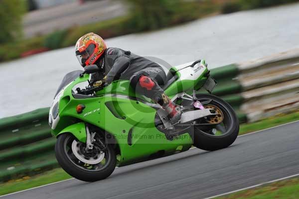 Mallory park Leicestershire;Mallory park photographs;Motorcycle action photographs;event digital images;eventdigitalimages;mallory park;no limits trackday;peter wileman photography;trackday;trackday digital images;trackday photos