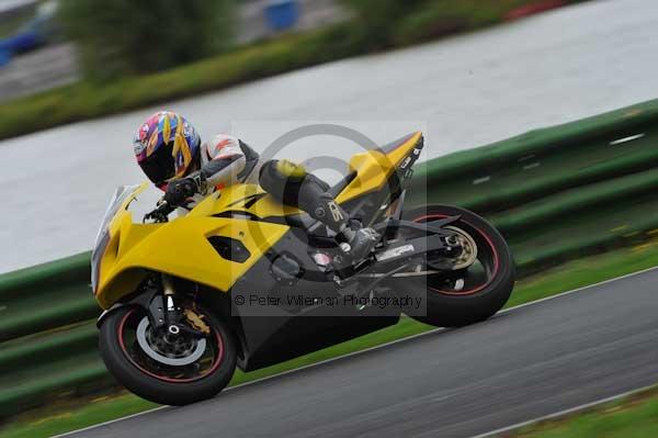 Mallory park Leicestershire;Mallory park photographs;Motorcycle action photographs;event digital images;eventdigitalimages;mallory park;no limits trackday;peter wileman photography;trackday;trackday digital images;trackday photos