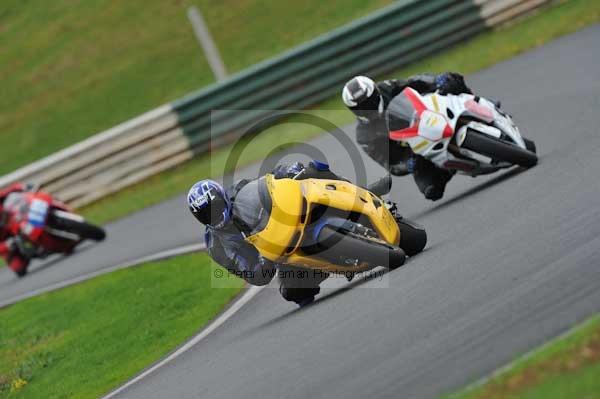 Mallory park Leicestershire;Mallory park photographs;Motorcycle action photographs;event digital images;eventdigitalimages;mallory park;no limits trackday;peter wileman photography;trackday;trackday digital images;trackday photos