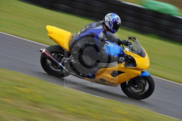 Mallory park Leicestershire;Mallory park photographs;Motorcycle action photographs;event digital images;eventdigitalimages;mallory park;no limits trackday;peter wileman photography;trackday;trackday digital images;trackday photos