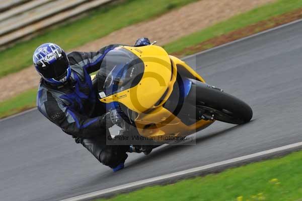 Mallory park Leicestershire;Mallory park photographs;Motorcycle action photographs;event digital images;eventdigitalimages;mallory park;no limits trackday;peter wileman photography;trackday;trackday digital images;trackday photos