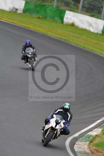 Mallory park Leicestershire;Mallory park photographs;Motorcycle action photographs;event digital images;eventdigitalimages;mallory park;no limits trackday;peter wileman photography;trackday;trackday digital images;trackday photos