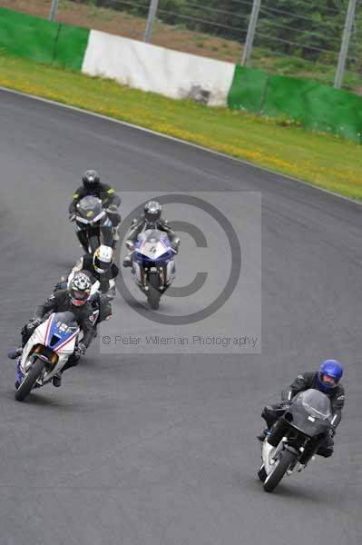 Mallory park Leicestershire;Mallory park photographs;Motorcycle action photographs;event digital images;eventdigitalimages;mallory park;no limits trackday;peter wileman photography;trackday;trackday digital images;trackday photos