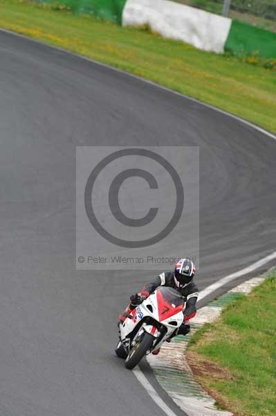 Mallory park Leicestershire;Mallory park photographs;Motorcycle action photographs;event digital images;eventdigitalimages;mallory park;no limits trackday;peter wileman photography;trackday;trackday digital images;trackday photos