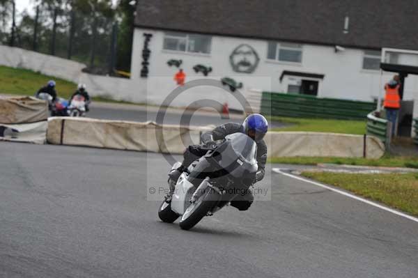 Mallory park Leicestershire;Mallory park photographs;Motorcycle action photographs;event digital images;eventdigitalimages;mallory park;no limits trackday;peter wileman photography;trackday;trackday digital images;trackday photos