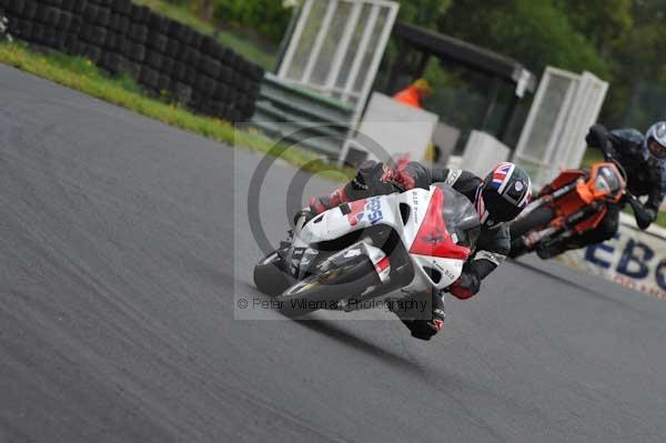 Mallory park Leicestershire;Mallory park photographs;Motorcycle action photographs;event digital images;eventdigitalimages;mallory park;no limits trackday;peter wileman photography;trackday;trackday digital images;trackday photos