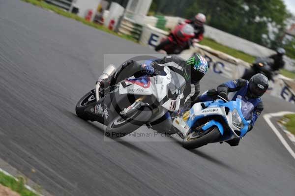 Mallory park Leicestershire;Mallory park photographs;Motorcycle action photographs;event digital images;eventdigitalimages;mallory park;no limits trackday;peter wileman photography;trackday;trackday digital images;trackday photos