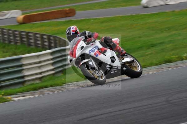 Mallory park Leicestershire;Mallory park photographs;Motorcycle action photographs;event digital images;eventdigitalimages;mallory park;no limits trackday;peter wileman photography;trackday;trackday digital images;trackday photos