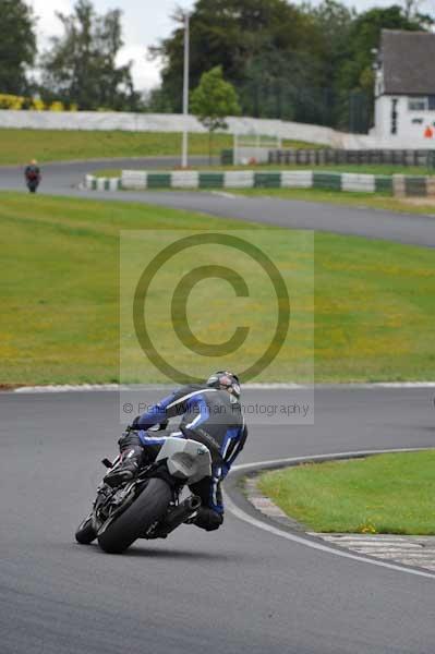 Mallory park Leicestershire;Mallory park photographs;Motorcycle action photographs;event digital images;eventdigitalimages;mallory park;no limits trackday;peter wileman photography;trackday;trackday digital images;trackday photos