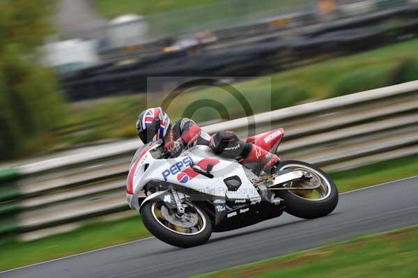 Mallory park Leicestershire;Mallory park photographs;Motorcycle action photographs;event digital images;eventdigitalimages;mallory park;no limits trackday;peter wileman photography;trackday;trackday digital images;trackday photos