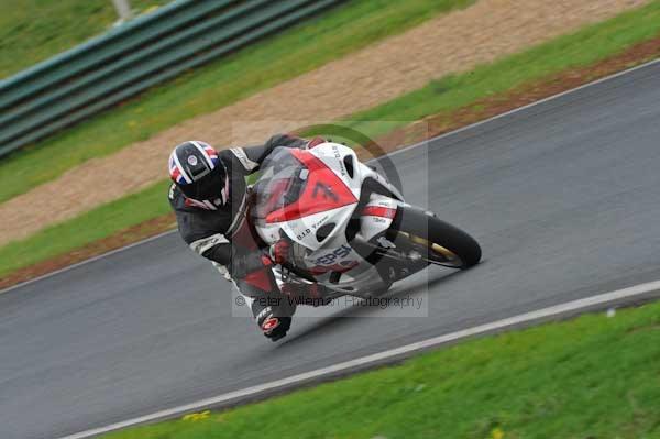 Mallory park Leicestershire;Mallory park photographs;Motorcycle action photographs;event digital images;eventdigitalimages;mallory park;no limits trackday;peter wileman photography;trackday;trackday digital images;trackday photos