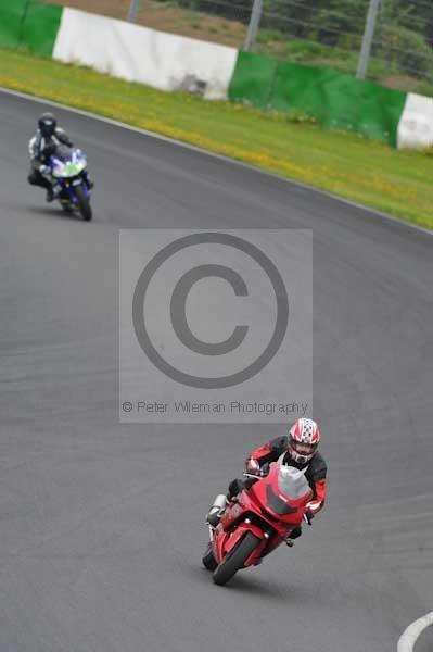 Mallory park Leicestershire;Mallory park photographs;Motorcycle action photographs;event digital images;eventdigitalimages;mallory park;no limits trackday;peter wileman photography;trackday;trackday digital images;trackday photos