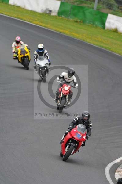 Mallory park Leicestershire;Mallory park photographs;Motorcycle action photographs;event digital images;eventdigitalimages;mallory park;no limits trackday;peter wileman photography;trackday;trackday digital images;trackday photos