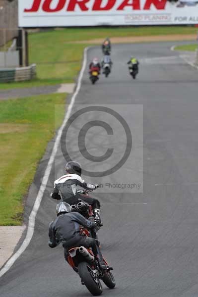 Mallory park Leicestershire;Mallory park photographs;Motorcycle action photographs;event digital images;eventdigitalimages;mallory park;no limits trackday;peter wileman photography;trackday;trackday digital images;trackday photos