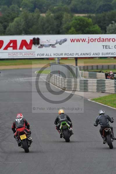 Mallory park Leicestershire;Mallory park photographs;Motorcycle action photographs;event digital images;eventdigitalimages;mallory park;no limits trackday;peter wileman photography;trackday;trackday digital images;trackday photos