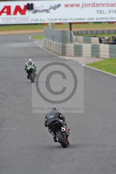 Mallory park Leicestershire;Mallory park photographs;Motorcycle action photographs;event digital images;eventdigitalimages;mallory park;no limits trackday;peter wileman photography;trackday;trackday digital images;trackday photos