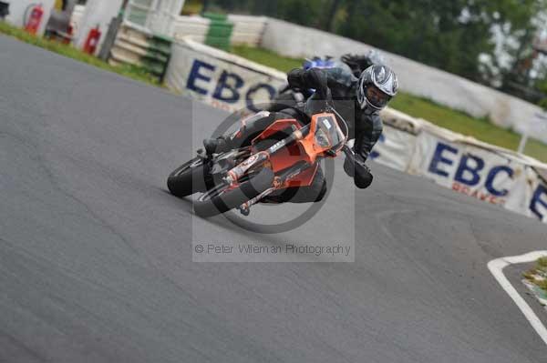 Mallory park Leicestershire;Mallory park photographs;Motorcycle action photographs;event digital images;eventdigitalimages;mallory park;no limits trackday;peter wileman photography;trackday;trackday digital images;trackday photos