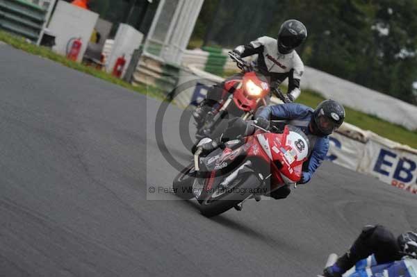 Mallory park Leicestershire;Mallory park photographs;Motorcycle action photographs;event digital images;eventdigitalimages;mallory park;no limits trackday;peter wileman photography;trackday;trackday digital images;trackday photos