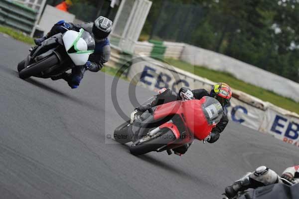 Mallory park Leicestershire;Mallory park photographs;Motorcycle action photographs;event digital images;eventdigitalimages;mallory park;no limits trackday;peter wileman photography;trackday;trackday digital images;trackday photos