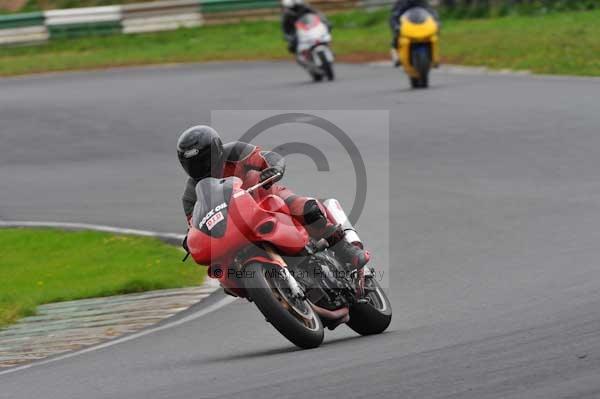 Mallory park Leicestershire;Mallory park photographs;Motorcycle action photographs;event digital images;eventdigitalimages;mallory park;no limits trackday;peter wileman photography;trackday;trackday digital images;trackday photos