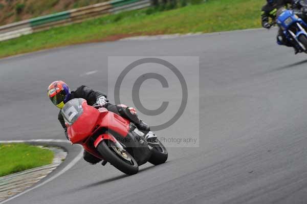 Mallory park Leicestershire;Mallory park photographs;Motorcycle action photographs;event digital images;eventdigitalimages;mallory park;no limits trackday;peter wileman photography;trackday;trackday digital images;trackday photos