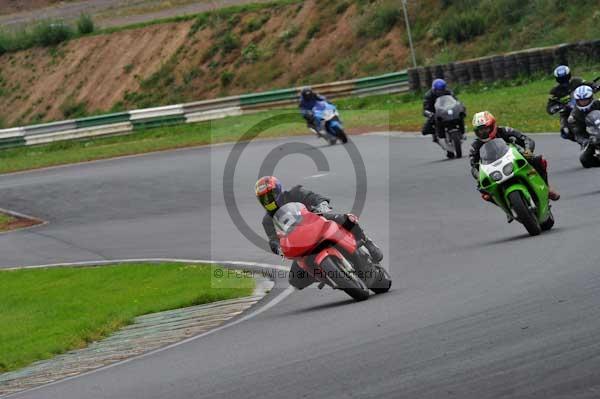 Mallory park Leicestershire;Mallory park photographs;Motorcycle action photographs;event digital images;eventdigitalimages;mallory park;no limits trackday;peter wileman photography;trackday;trackday digital images;trackday photos