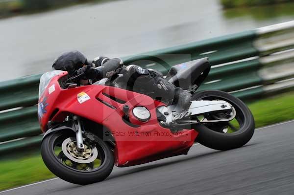 Mallory park Leicestershire;Mallory park photographs;Motorcycle action photographs;event digital images;eventdigitalimages;mallory park;no limits trackday;peter wileman photography;trackday;trackday digital images;trackday photos