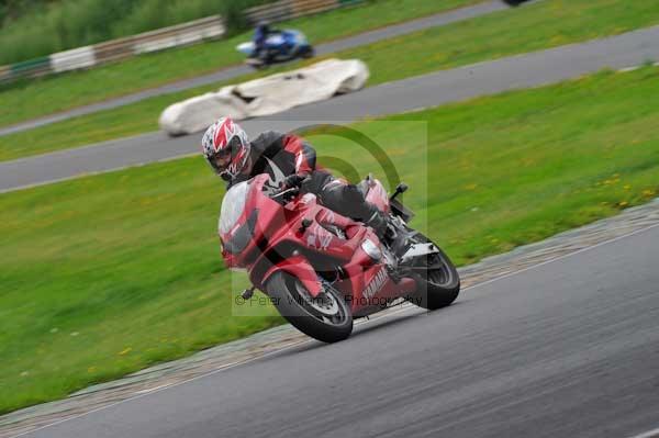 Mallory park Leicestershire;Mallory park photographs;Motorcycle action photographs;event digital images;eventdigitalimages;mallory park;no limits trackday;peter wileman photography;trackday;trackday digital images;trackday photos