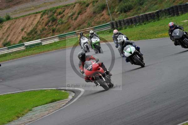 Mallory park Leicestershire;Mallory park photographs;Motorcycle action photographs;event digital images;eventdigitalimages;mallory park;no limits trackday;peter wileman photography;trackday;trackday digital images;trackday photos