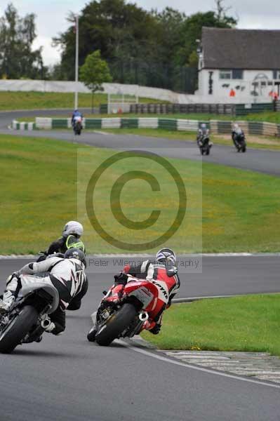 Mallory park Leicestershire;Mallory park photographs;Motorcycle action photographs;event digital images;eventdigitalimages;mallory park;no limits trackday;peter wileman photography;trackday;trackday digital images;trackday photos