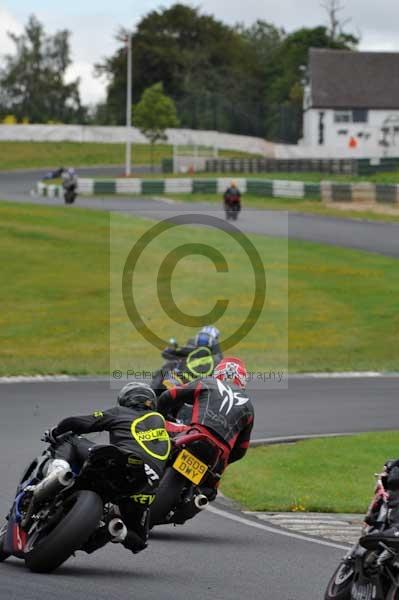 Mallory park Leicestershire;Mallory park photographs;Motorcycle action photographs;event digital images;eventdigitalimages;mallory park;no limits trackday;peter wileman photography;trackday;trackday digital images;trackday photos