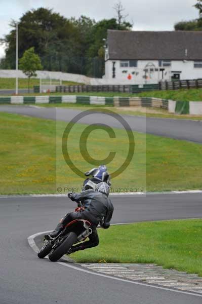 Mallory park Leicestershire;Mallory park photographs;Motorcycle action photographs;event digital images;eventdigitalimages;mallory park;no limits trackday;peter wileman photography;trackday;trackday digital images;trackday photos