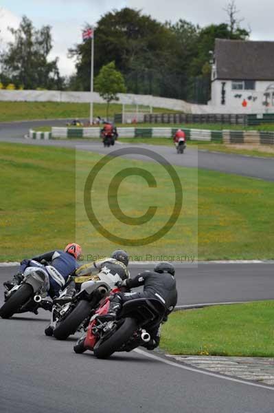 Mallory park Leicestershire;Mallory park photographs;Motorcycle action photographs;event digital images;eventdigitalimages;mallory park;no limits trackday;peter wileman photography;trackday;trackday digital images;trackday photos